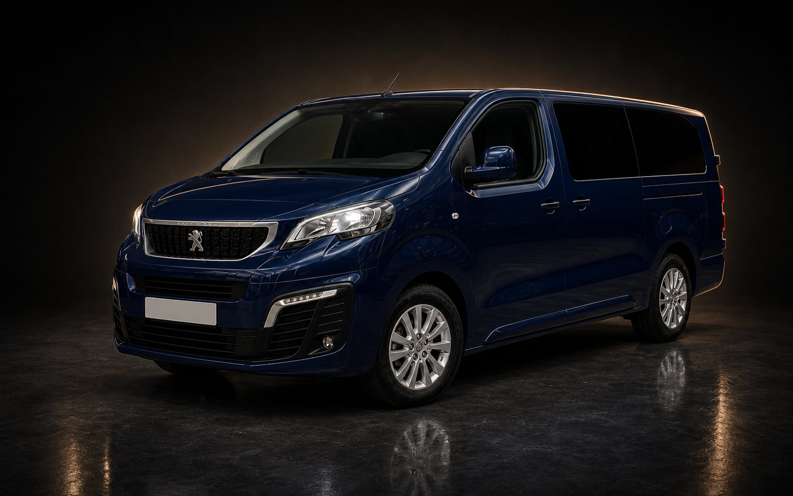 Peugeot Expert под наем във Враца — изглед отпред