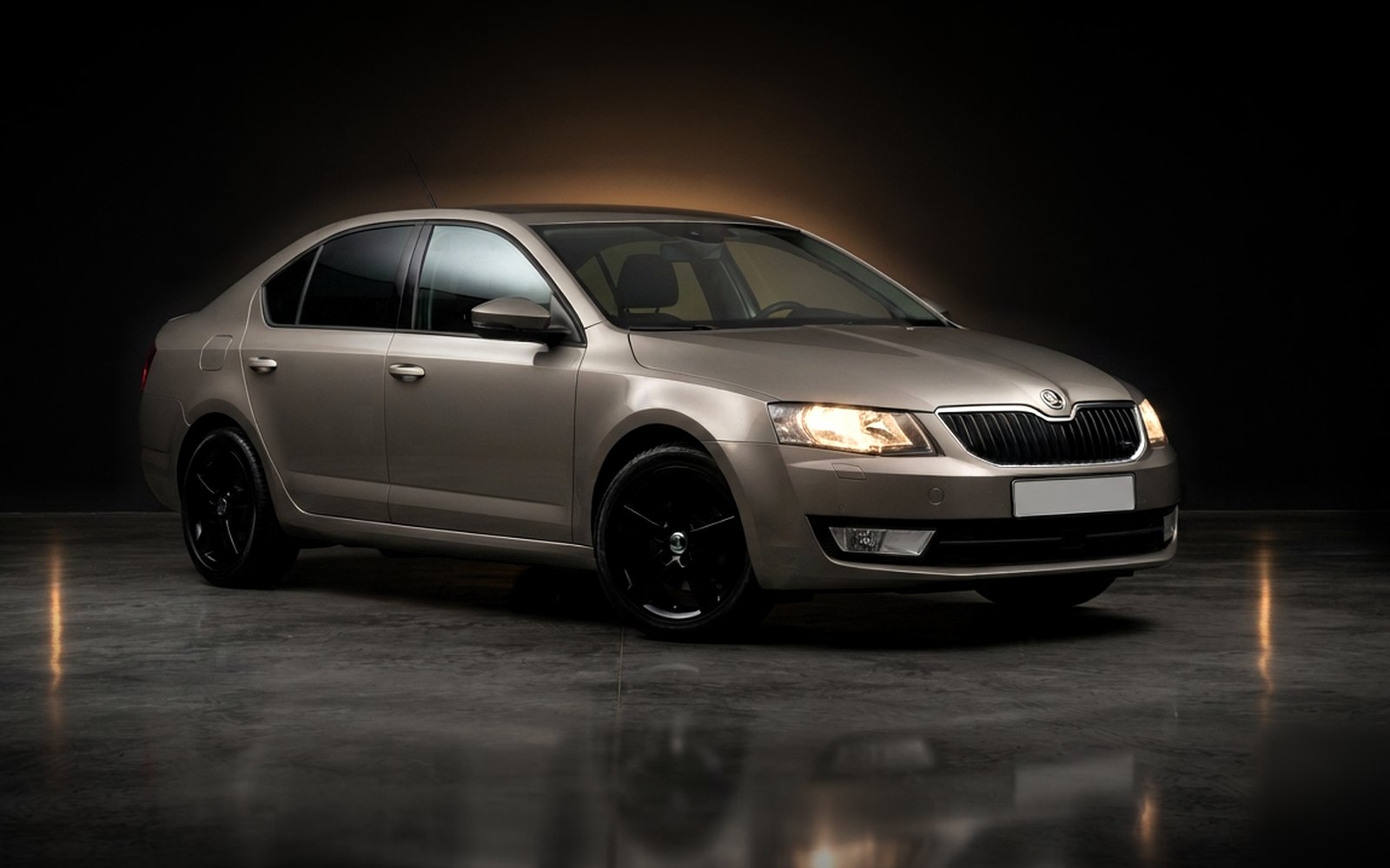 Skoda Octavia под наем във Враца — изглед отпред
